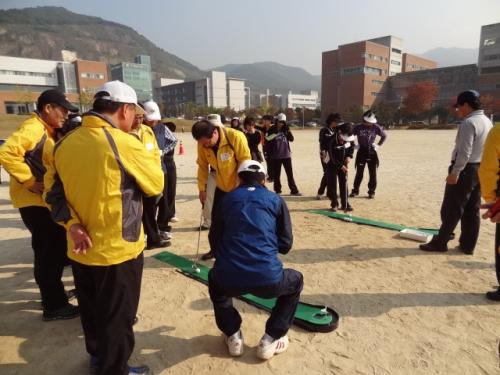 기수대항 '간이골프 경기' 모습
