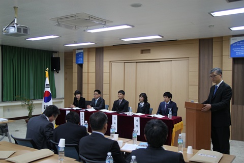 보고회 질의시간에 참석하신 연구학교 연구부장선생님과 고영일 연구사님