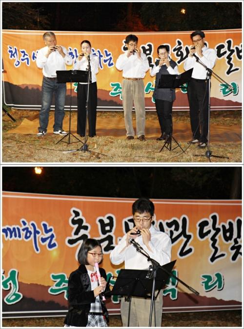 ▲ 한국식오카리나를 배우고 있는 청주삼백리 회원들이 회원간, 부녀간에 화음을 맞췄다.
