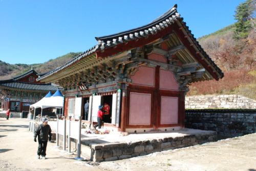 용문사 대장전(보물제145호)