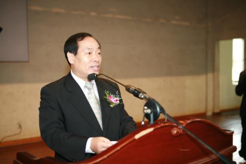 이번에 후진들을 위해 명예로운 퇴임을 하시는 충남 서산 김기찬 교장선생님.