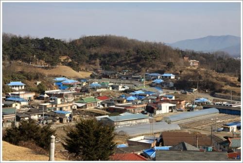 ▲ 한란묘소와 가산리 풍경