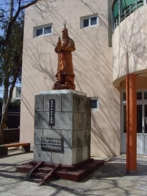 충무공 이순신 동상