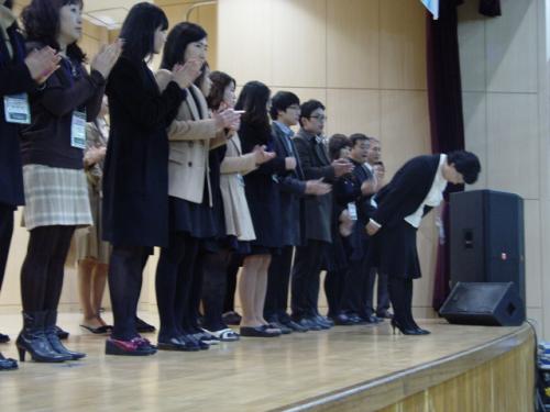 2012 입학식에서 부임 교사에 대한 소개가 있었다.
