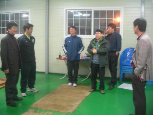 남친회 윷놀이는 운동은 물론 웃음이 넘쳐 친목 도모에도 제격이다.