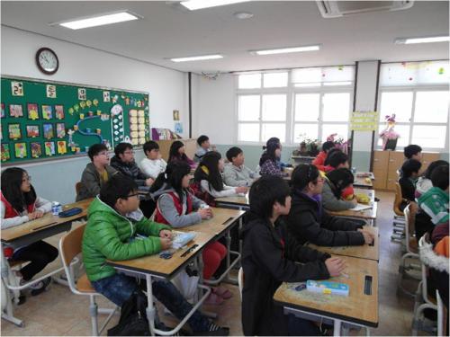 순회진로교육에 집중하고 있는 6학년