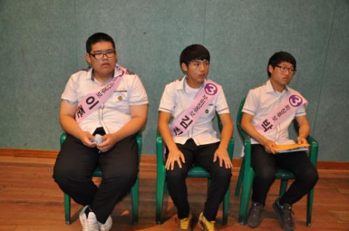 충남 서산 서령고 총학생회장에 당선된 박재서 군(사진 오른쪽)