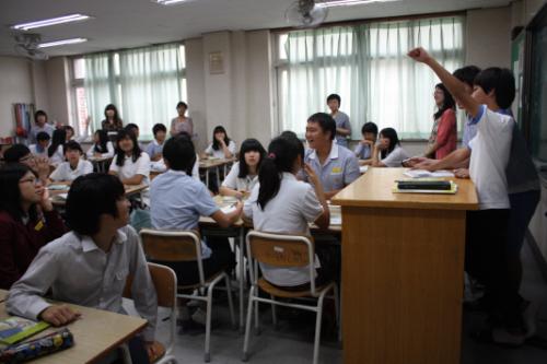 우리 학교 2학년 한문과 제안수업 장면. 학생들 참여가 활발하다.