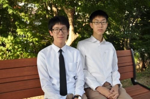 제20회 한국학생과학탐구올림픽 자연관찰탐구전국대회에서 은상을 수상한 장홍, 김강현 군.