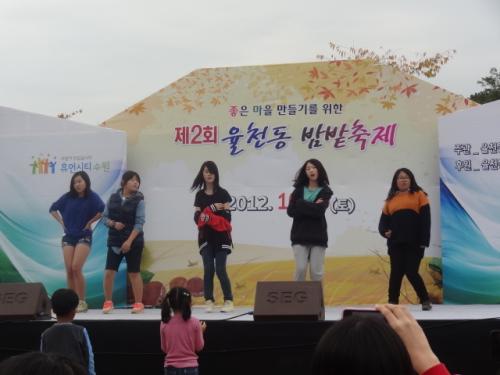 율전중 댄스 동아리 발표 모습