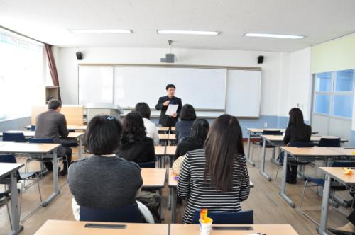 11월 3일(토) 충청남도교육청 과학교육원 이석구 연구사께서 충남 서산 서령고 영재교육원을 방문, 컨설팅을 실시하고 있다.