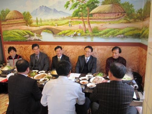 이 자리에는 관내 초교 교장 두 분과 중학교 교장이 참석하여 새해 덕담을 나누고 학교와 지역사회와의 협조 방안을 논의하였다.
