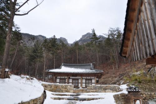 내소사에서 바라본 아름다운 산세.