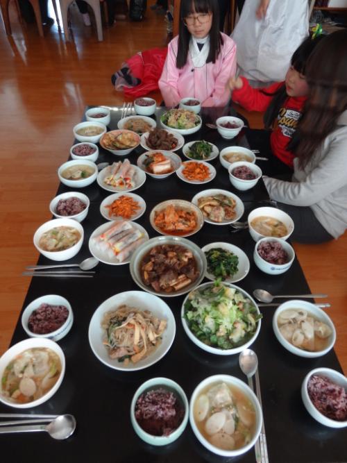 우리집 설 상차림. 음식 준비를 분담하니 부담이 덜하다.