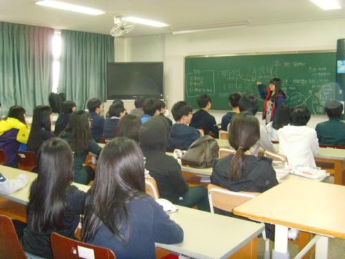 충남 서산 태안고등학교의 또래도우미제 운영 모습.