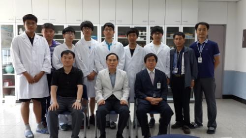 제21회 충청남도고교 과학탐구대회에서 금상을 수상한 충남 서령고 학생 및 지도교사.