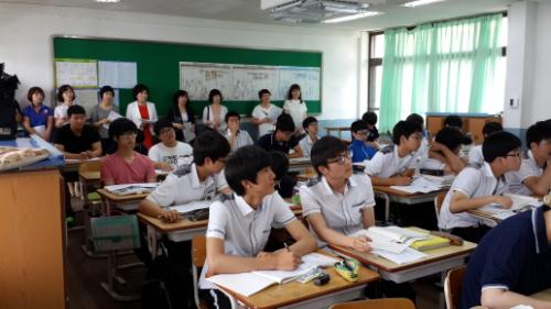 20일 충남 서령고가 학부모님들을 대상으로 공개수업을 실시하고 있다.