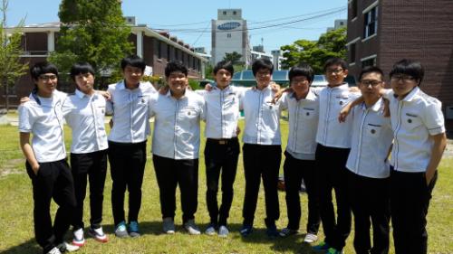 충남 서산 서령고 동아리 'WOW(회장 김종범)' 팀이 제8회 고교생 모의재판 경연대회에 출전, 본선에 진출하는 쾌거를 거두었다.