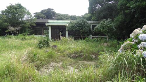 폐교가 된 소매물도 분교 모습