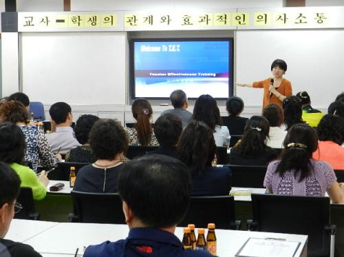 도서실 강의하시는 박은주 교수님