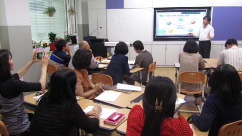 어느 중학교의 교사연수모습