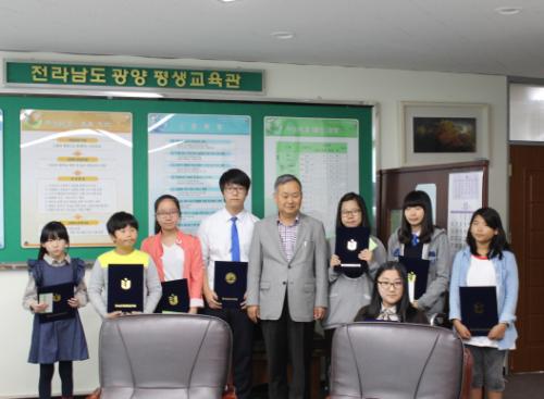 수상자와 함께