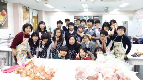 사랑의 김장나누기를 마친 후 기념사진