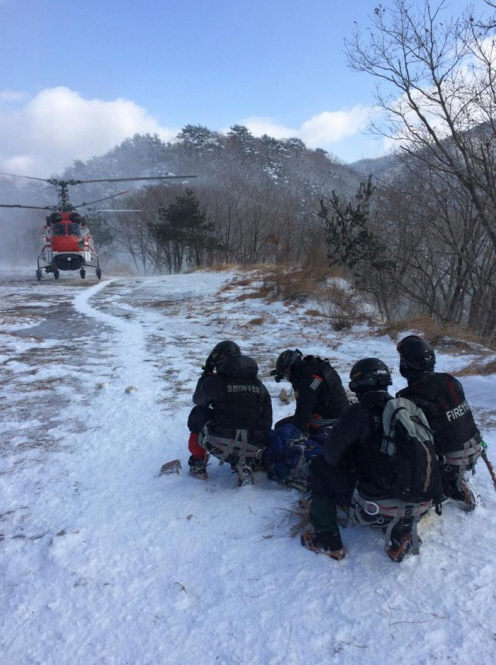 지난 9일 포천 청계산에서 산악 사고가 발생하였다. 산행 필수품으로 휴대폰 예비밧데리만 가지고 갔어도 구조대와 연결되어 사망 사고를 막을 수 있었다.