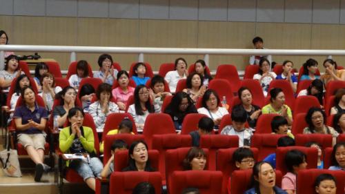 보훈 문화교실에 참가하기 위해 전국에서 모인 어린이와 어머니.