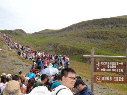 백두산을 오르는 인파