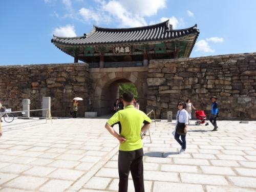조선의 역사를 그대로 간직한 해미읍성. 교황 방문으로 유명 관광지가 되었다.