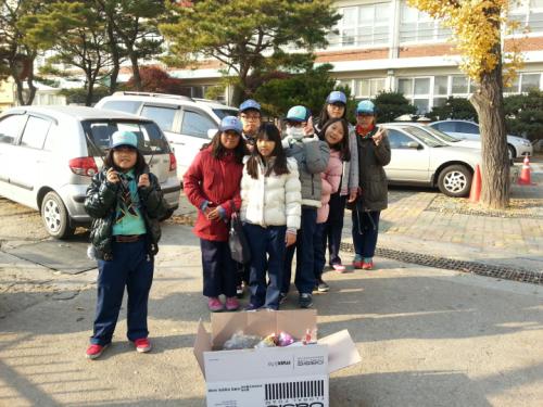 봉사활동을 끝낸 1보 단체사진 한 컷