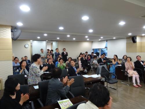 내빈 소개를 하는데 이름만 대면 알 만한 분들이 여러분 오셨다.