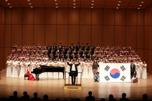 이번 축제의 휘날레 '한국환상곡' 합창 장면