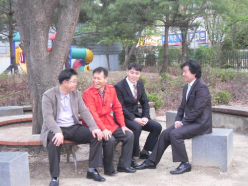 2011년 5월 스승의 날 기념 특집 EBS '선생님, 선생님 우리 선생님' 다큐멘터리에 제자들도 함께 출연하였다.