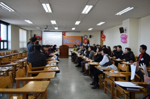 입학식 후 각 강의실에서는 오리엔테이션이 열렸다.