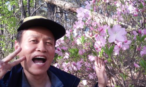 광교산 산철쭉이 마음에 들어 기념 사진 하나를 남겼다.