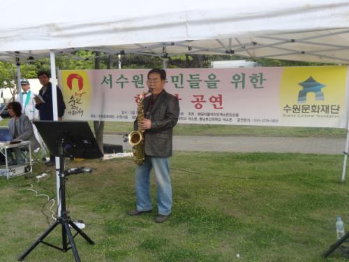 아파트 동대표 회장도 출연하였다. 홍성환 회장은 전직 초등학교 교장이다.