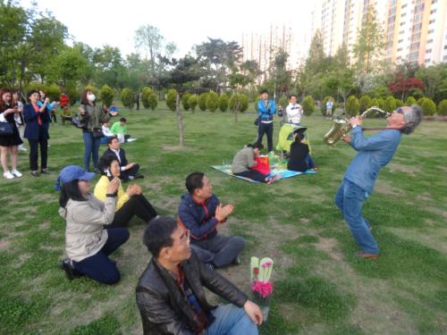 전용섭 연주자는 성호중학교 수석교사인데 음악학 박사다.