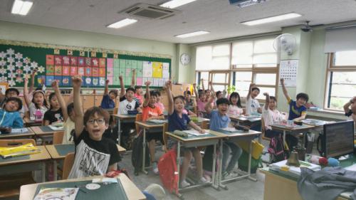 자신있게 반응하는 학생들의 모습