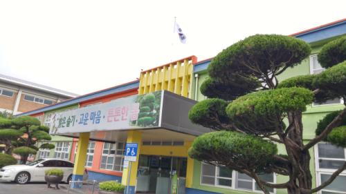 잘 단장된 학교전경