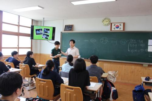 질문에 답하는 박승빈 학생