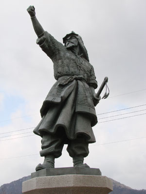 배중손 장군의 동상.