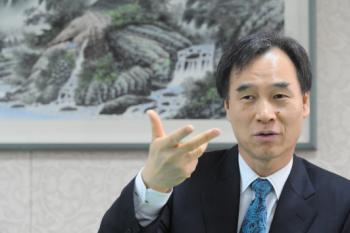3월 첫 신입생 받은 대원(국제특성화)중학교 김일형 교장