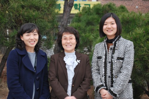 <교사를 당황하게 하는 아이들>의 저자들. 왼쪽부터 이정희, 한영진, 김민정 교사