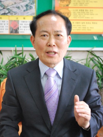 직접 방과후 수업하는 서울독립문초 안복규 교장